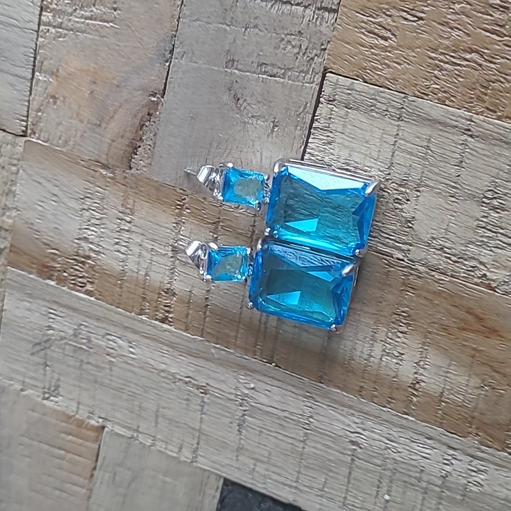 Blue Sea Earrings 🌊 💙